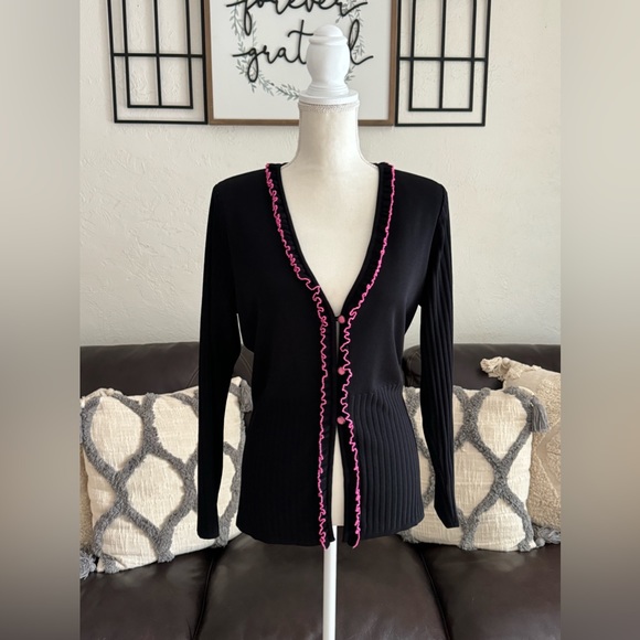 Exclusively Misook Black & Pink Ruffle 3 Button Closure Cardigan Size S Classic - Picture 2 of 13